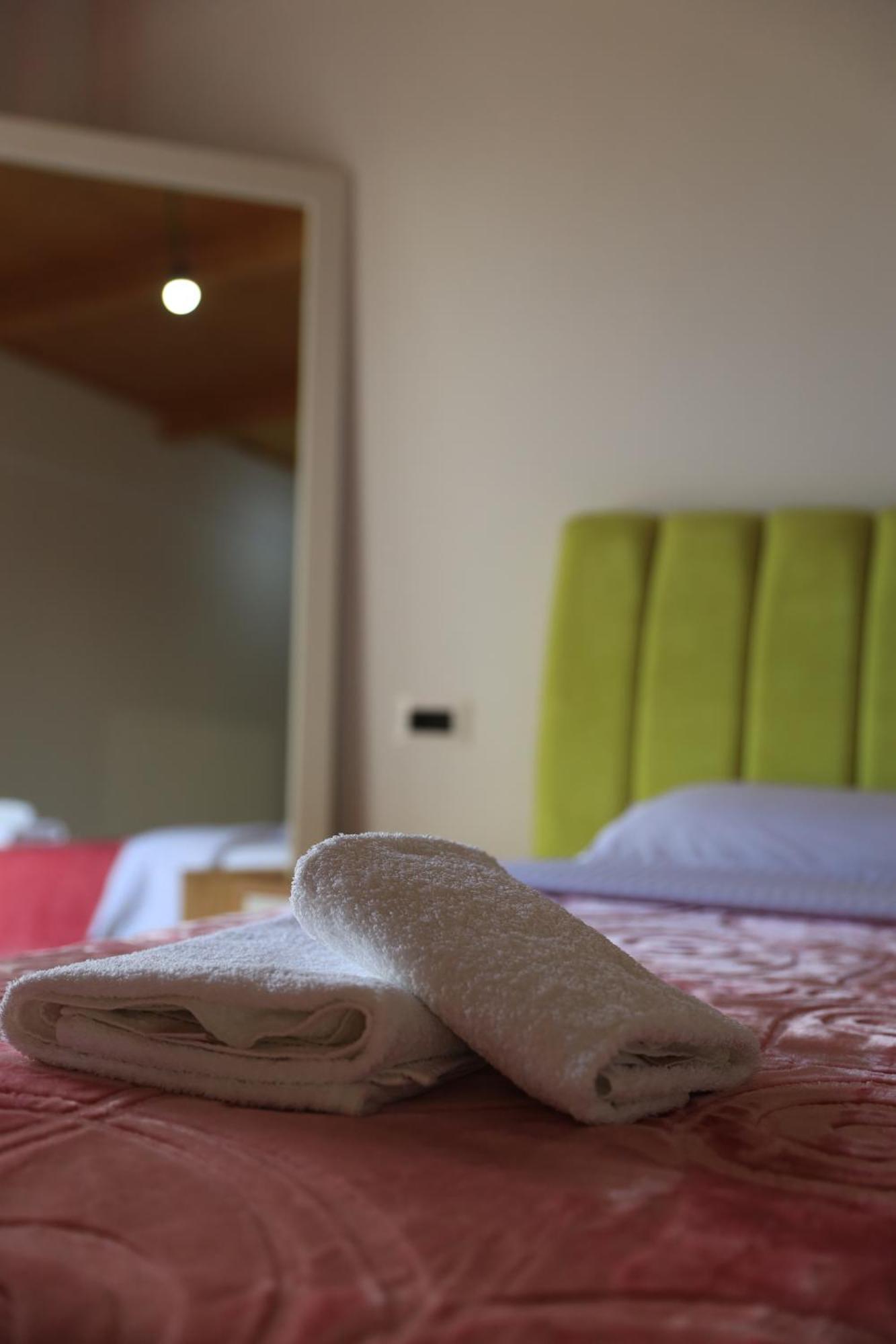 Lahuta E Vjeter Agroturizem Hotel Lac ภายนอก รูปภาพ