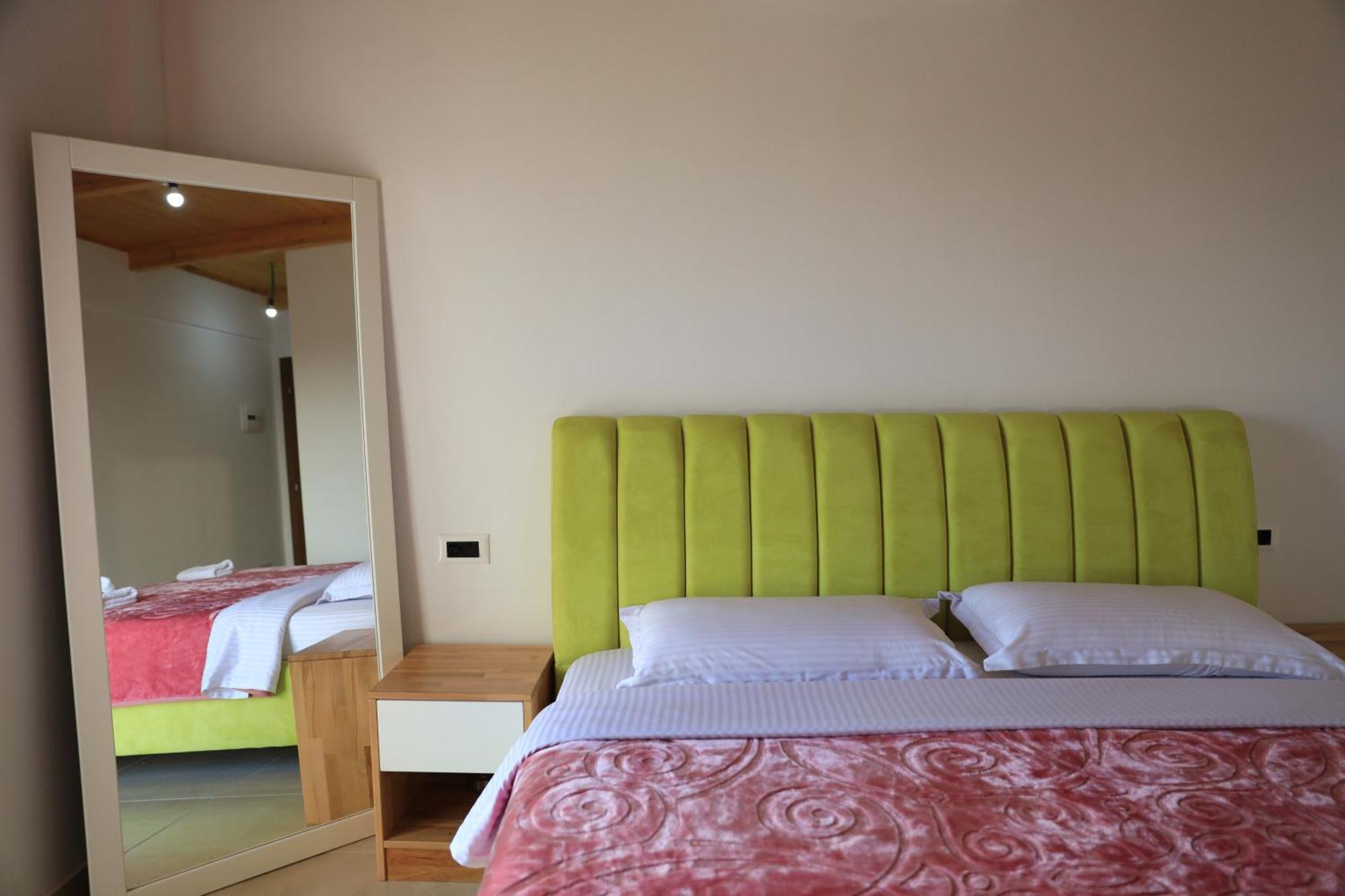 Lahuta E Vjeter Agroturizem Hotel Lac ภายนอก รูปภาพ
