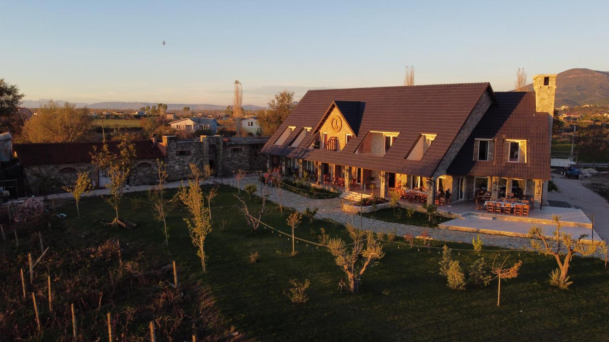 Lahuta E Vjeter Agroturizem Hotel Lac ภายนอก รูปภาพ